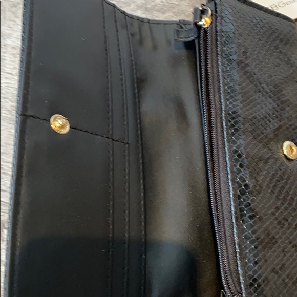 BCBG Addison Flap Wallet~ Brand New - Picture 3 of 5